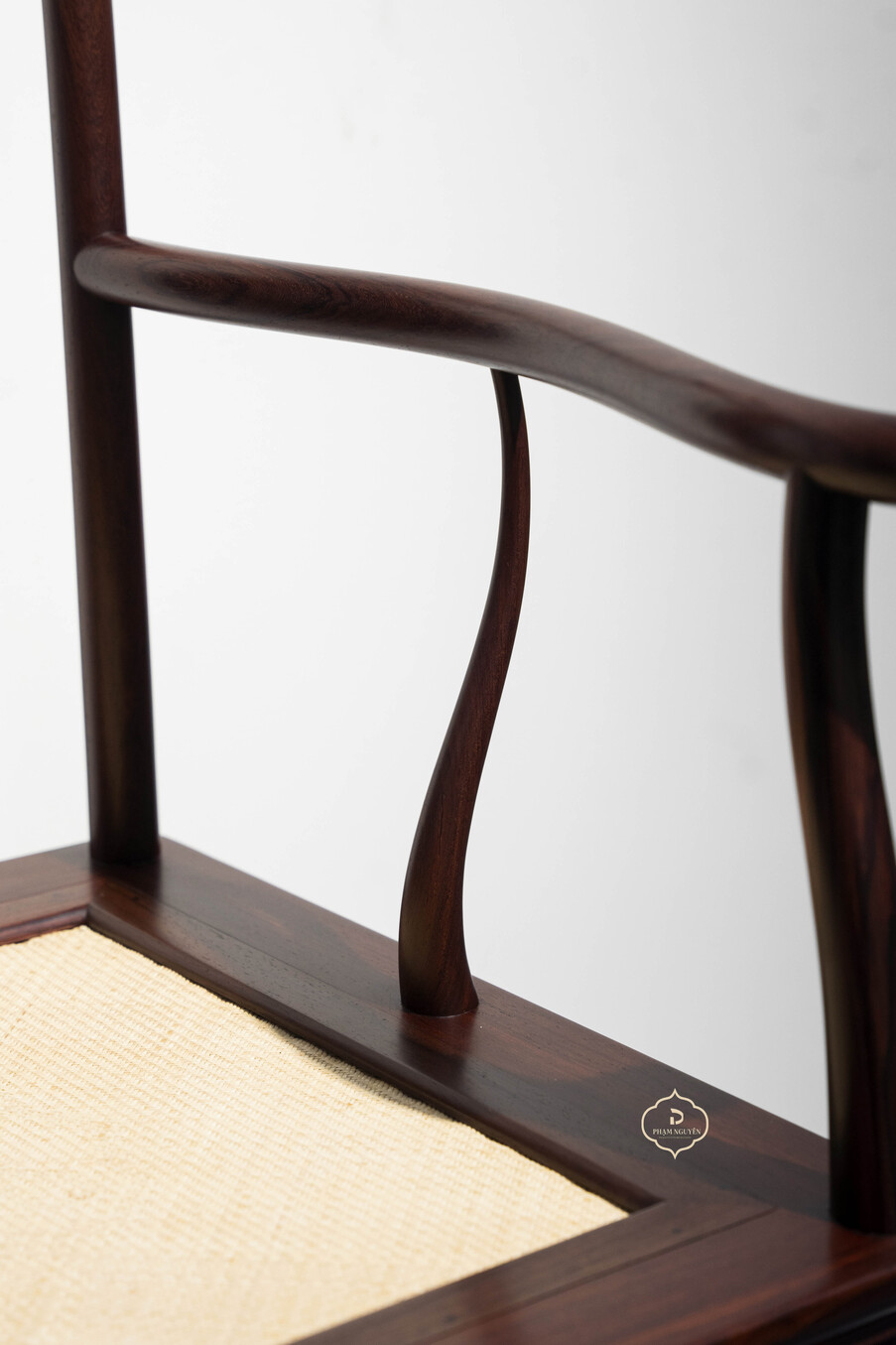 Ghế Chủ gỗ Cẩm mặt mây