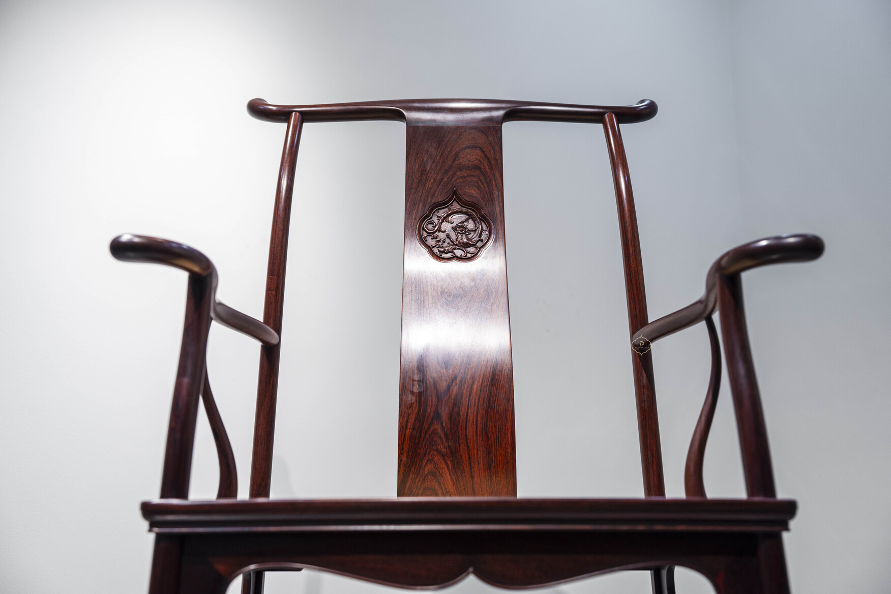 Ghế Chủ gỗ Cẩm mặt mây