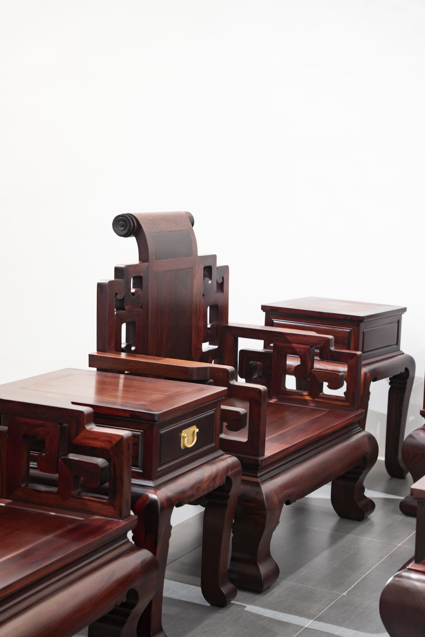 Bộ bàn ghế Sơn thủy gỗ Cẩm