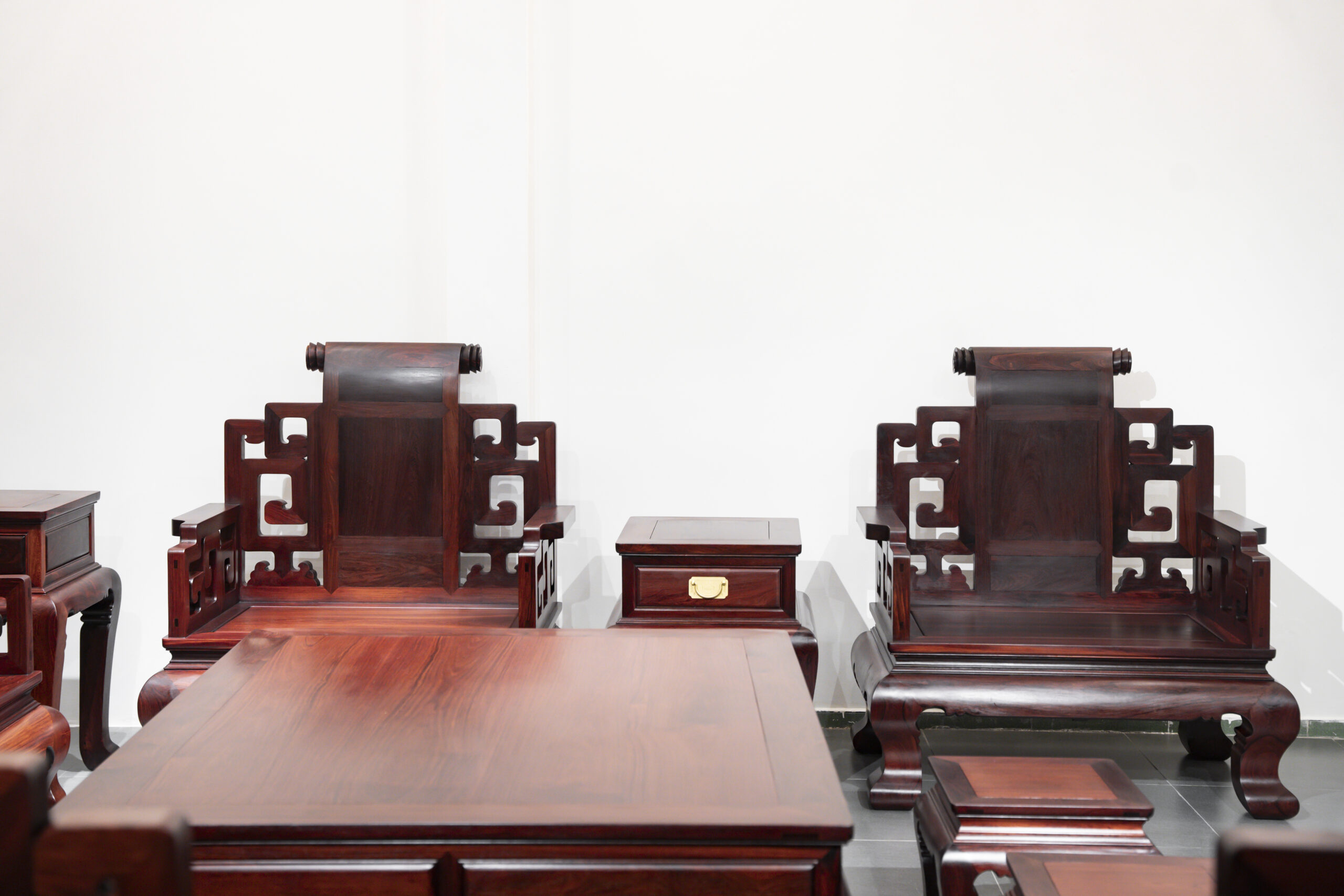 Bộ bàn ghế Sơn thủy gỗ Cẩm