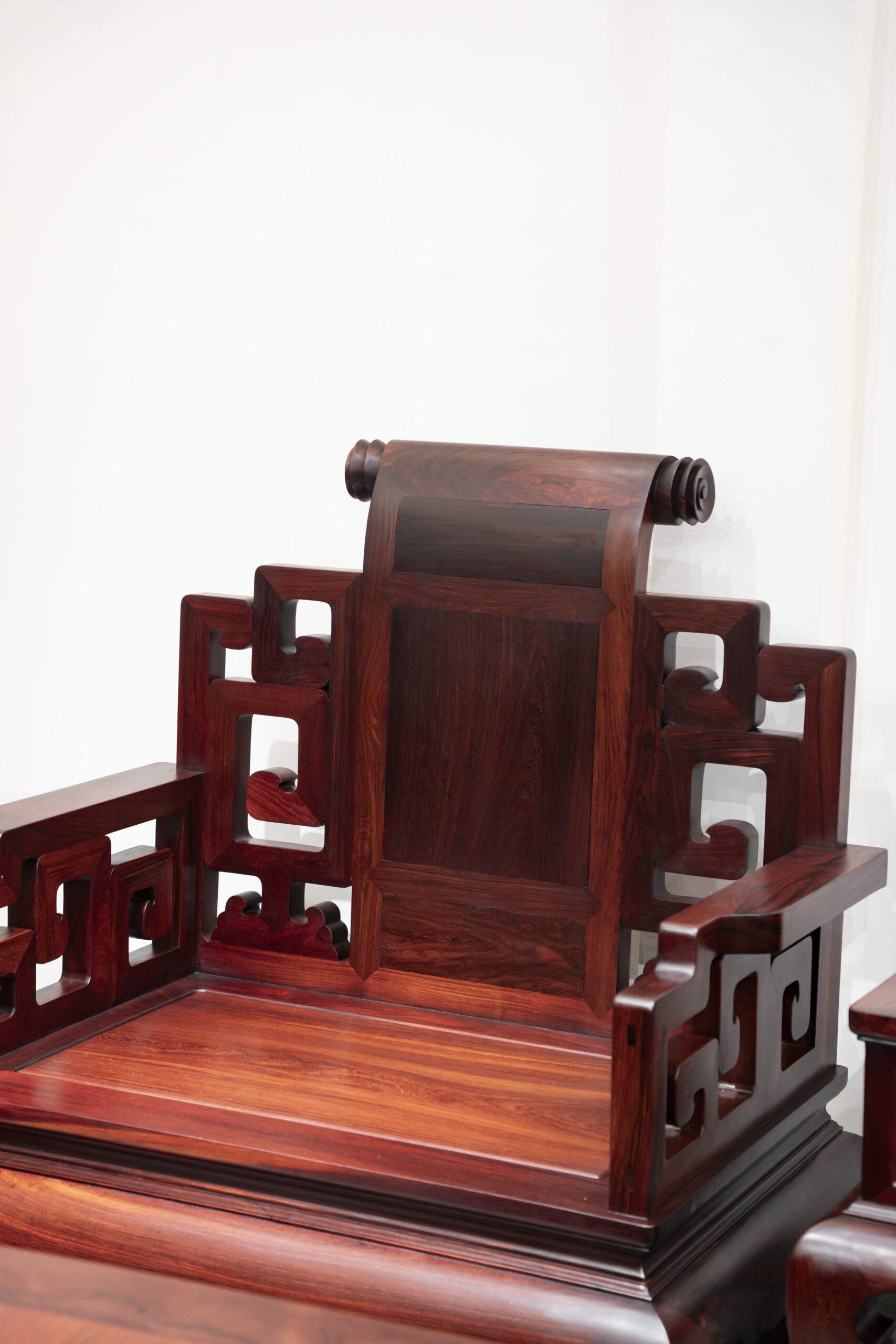 Bộ bàn ghế Sơn thủy gỗ Cẩm