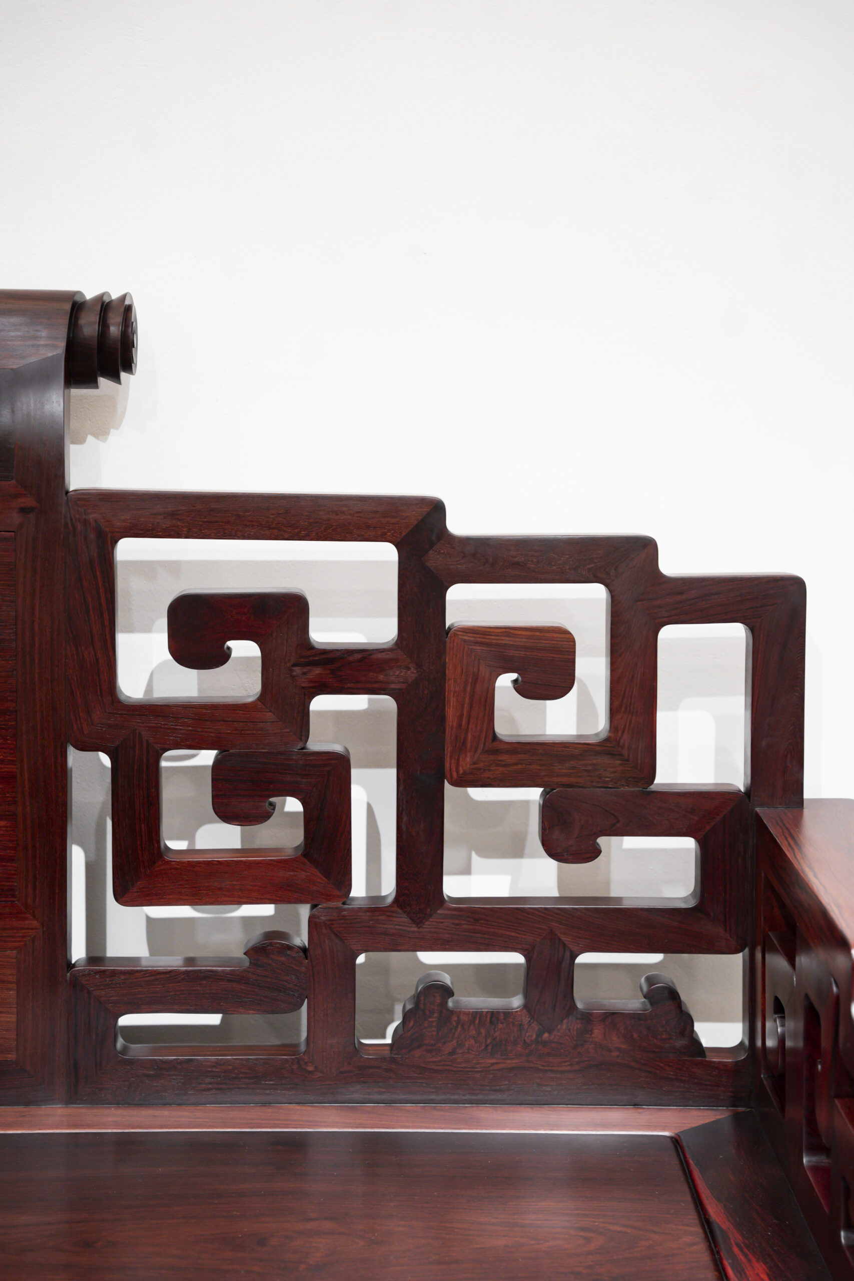 Bộ bàn ghế Sơn thủy gỗ Cẩm