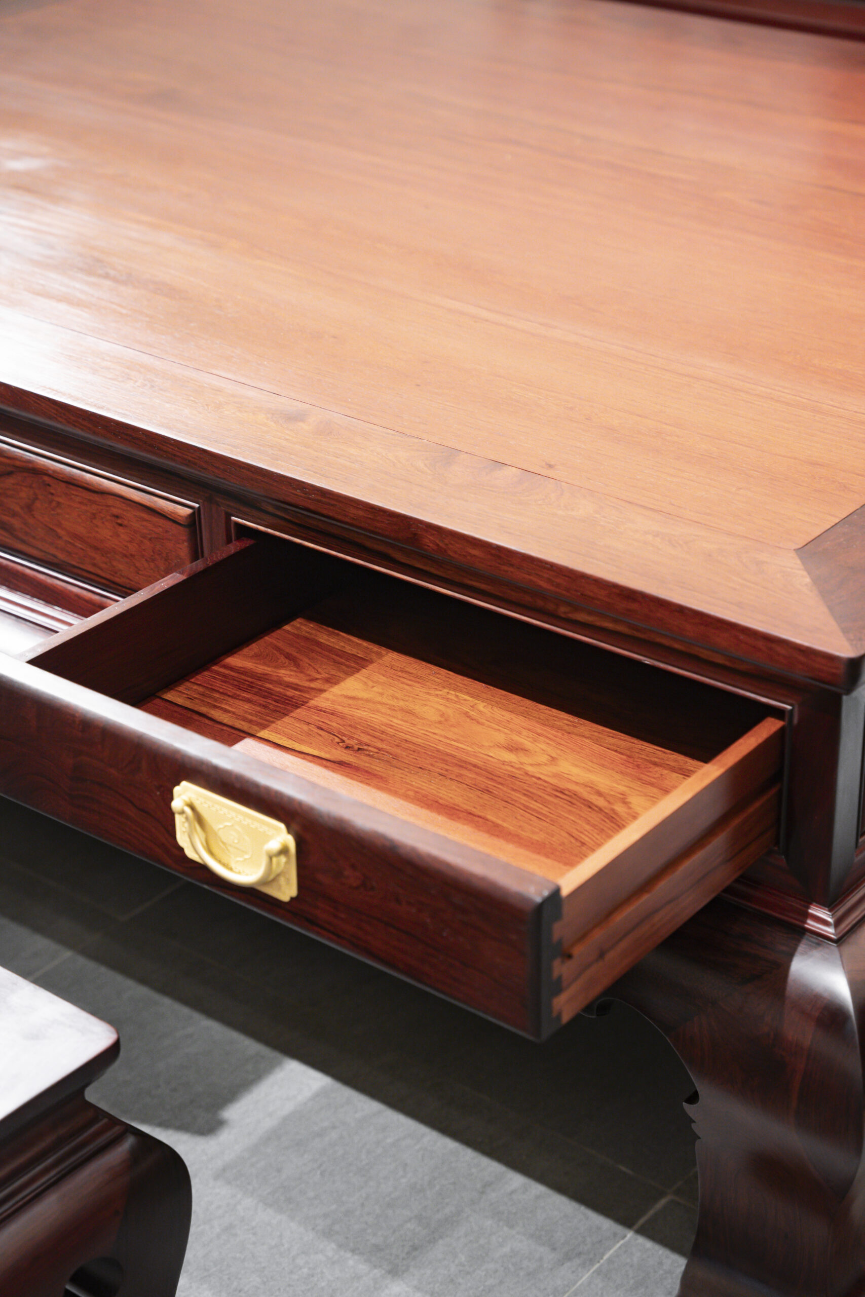 Bộ bàn ghế Sơn thủy gỗ Cẩm