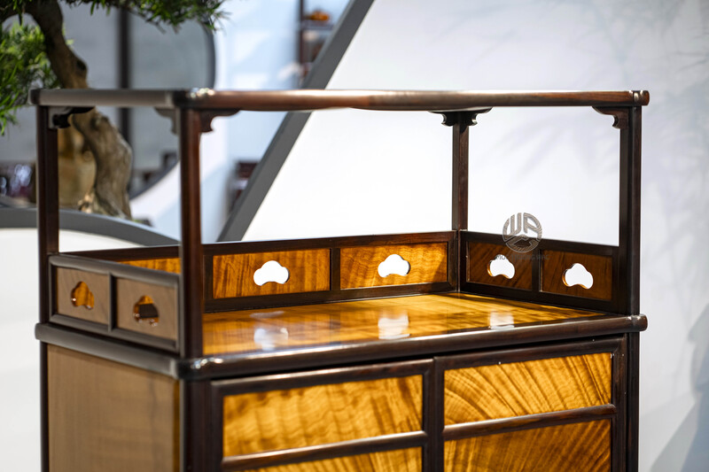 Tủ chữ A khung Trắc - ván Đinh Chun