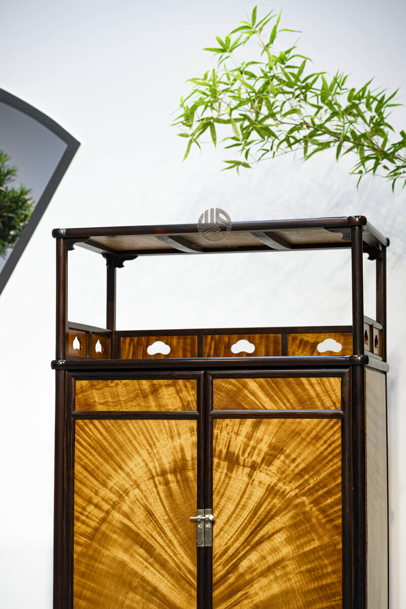 Tủ chữ A khung Trắc - ván Đinh Chun