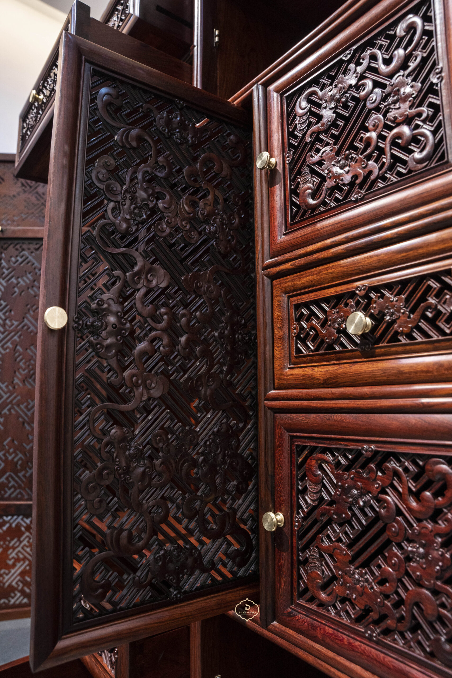 Tủ vạn phúc gỗ Cẩm