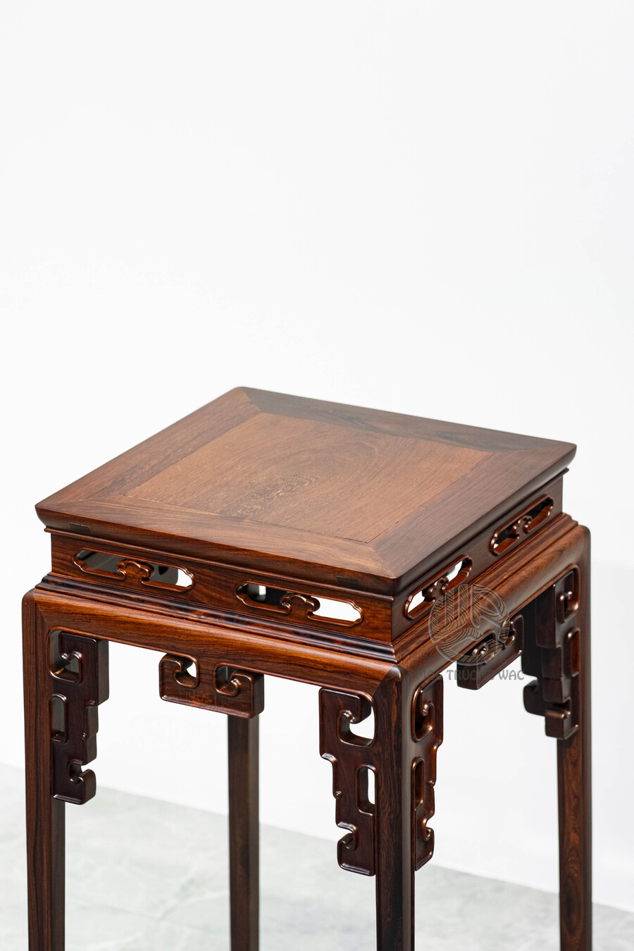 Đôn triện chân vuông gỗ Cẩm