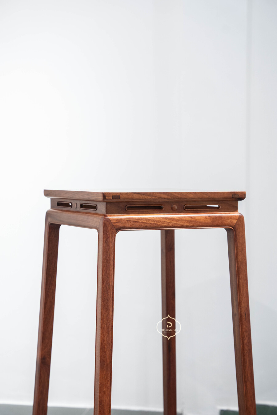 Đôn chữ A gỗ Hương Lào