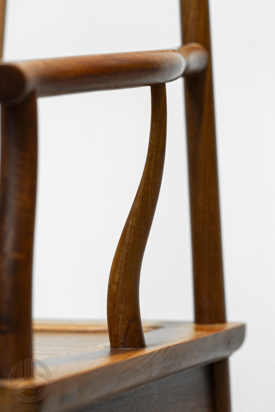 Ghế chủ gỗ Hương