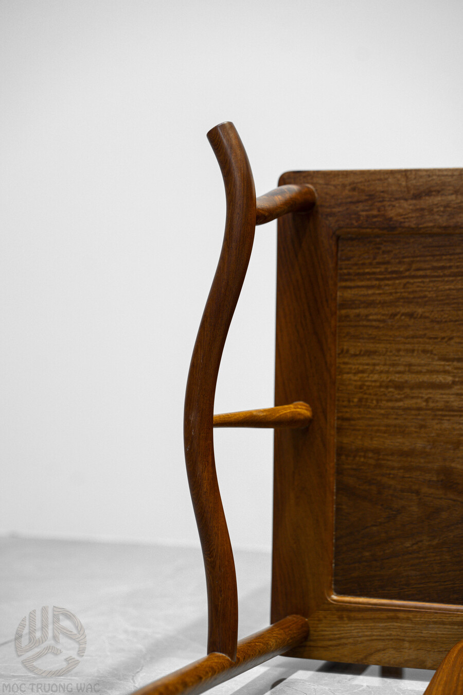 Ghế chủ gỗ Hương