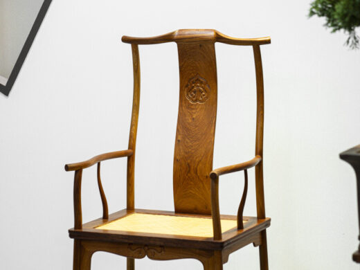 Ghế chủ gỗ Hương mặt mây