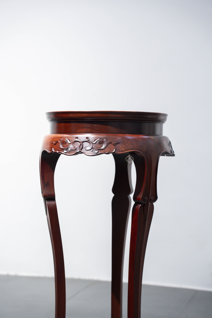 Đôn vũ nữ gỗ Cẩm