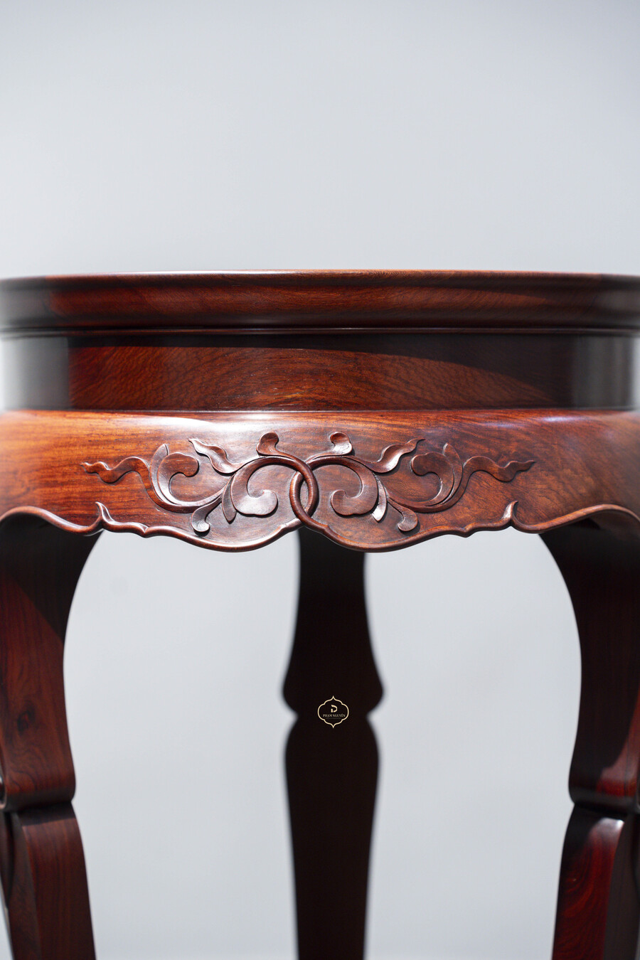 Đôn vũ nữ gỗ Cẩm