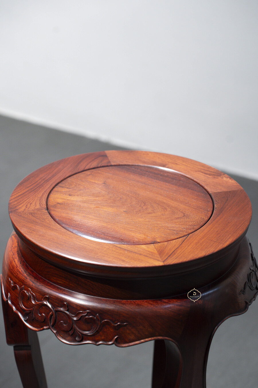 Đôn vũ nữ gỗ Cẩm