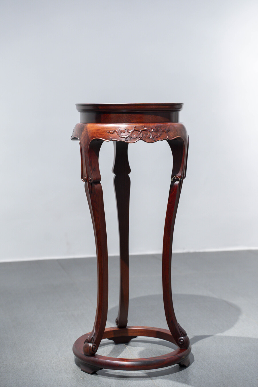 Đôn vũ nữ gỗ Cẩm