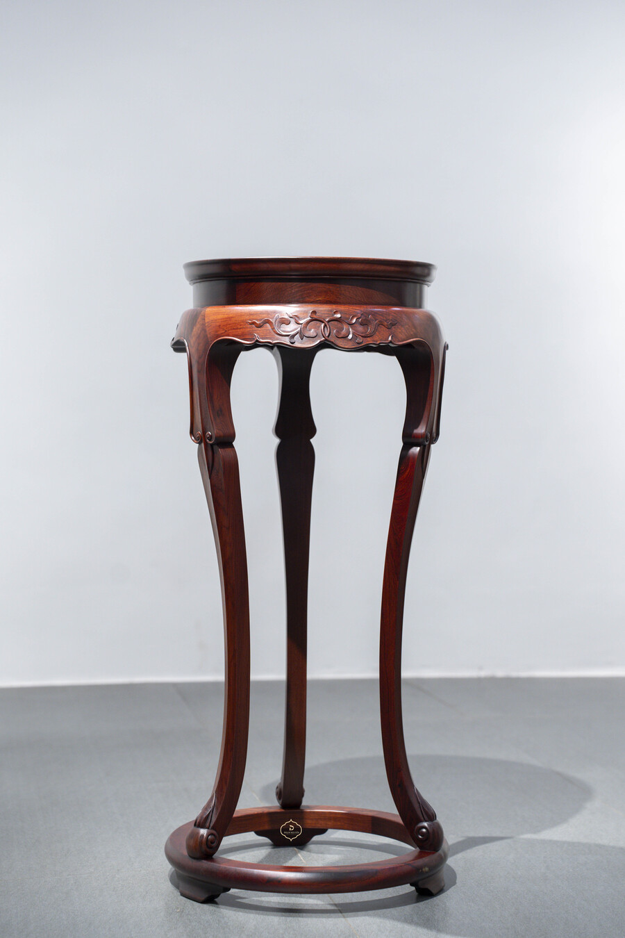 Đôn vũ nữ gỗ Cẩm