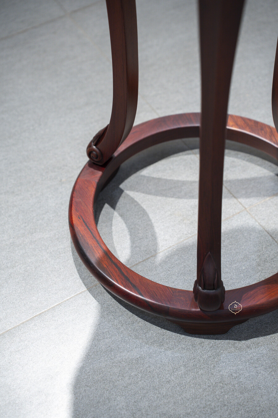 Đôn vũ nữ gỗ Cẩm